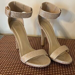 Vostey Milan size 8 gold glitter heels